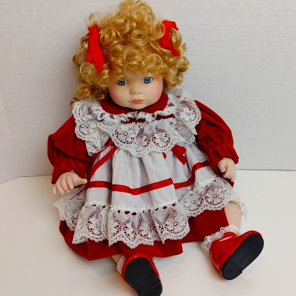 Porcelain doll with soft body blonde with curls - Picture 1 of 7